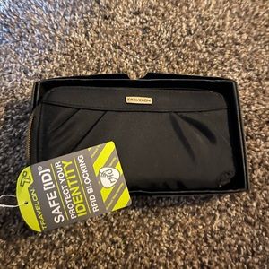 Travelon Black Wallet